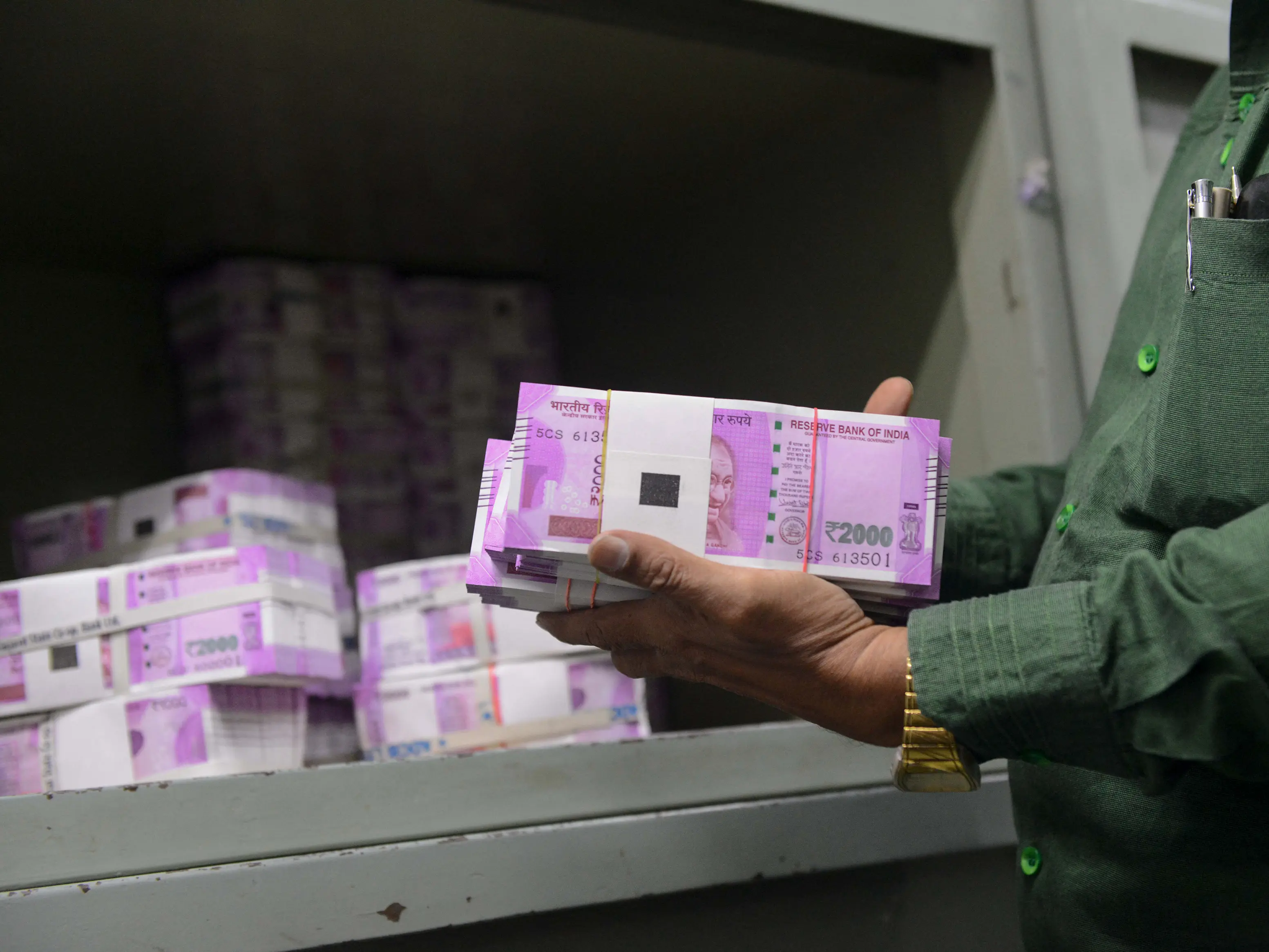 ₹2,000: The last of the pink notes face quiet exit as RBI confirms 98.5% of currency returned ₹2,000: The last of the pink notes face quiet exit as RBI confirms 98.5% of currency returned