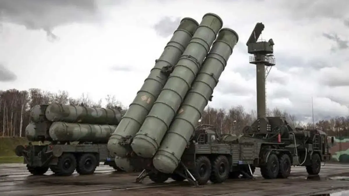 Can an S-400 crew launch a missile in complete darkness?