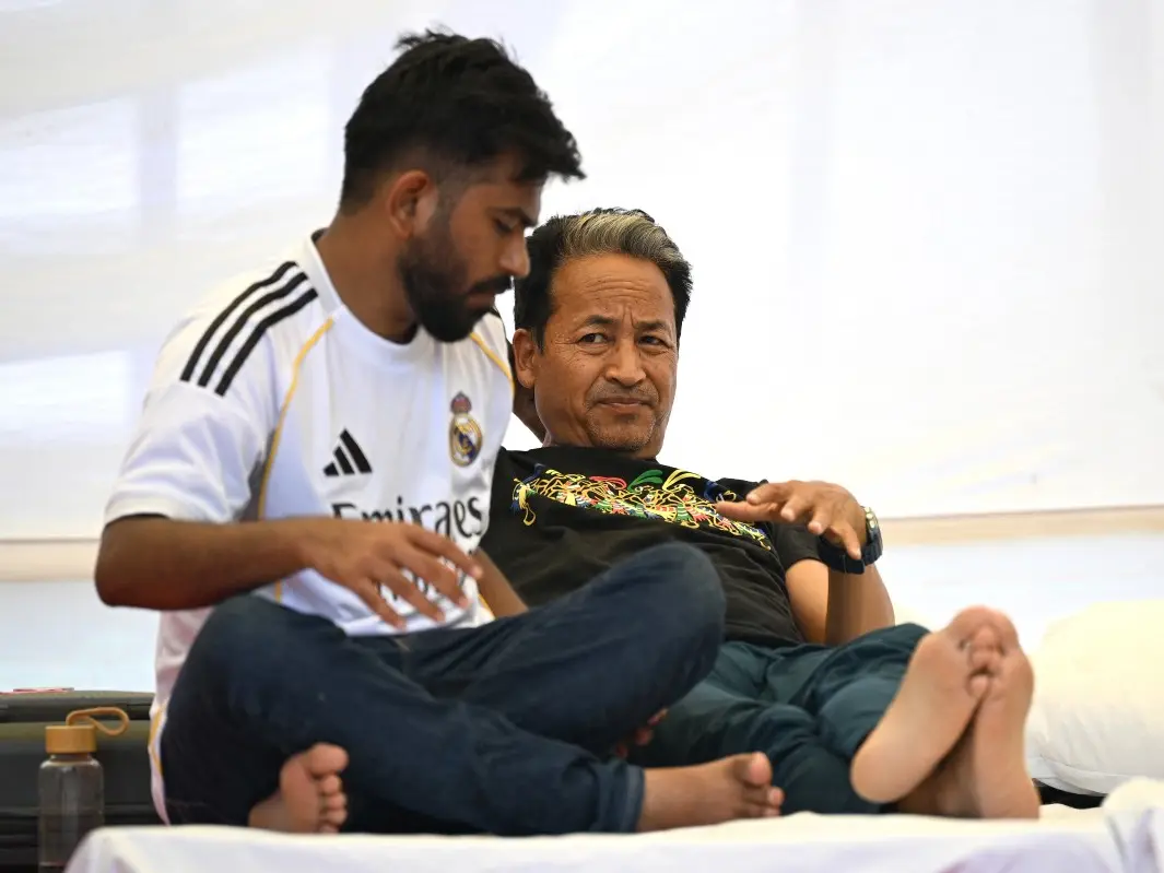 Abhijeet Dipke announces indefinite hunger strike after Sonam Wangchuk shifted to hospital Abhijeet Dipke announces indefinite hunger strike after Sonam Wangchuk shifted to hospital