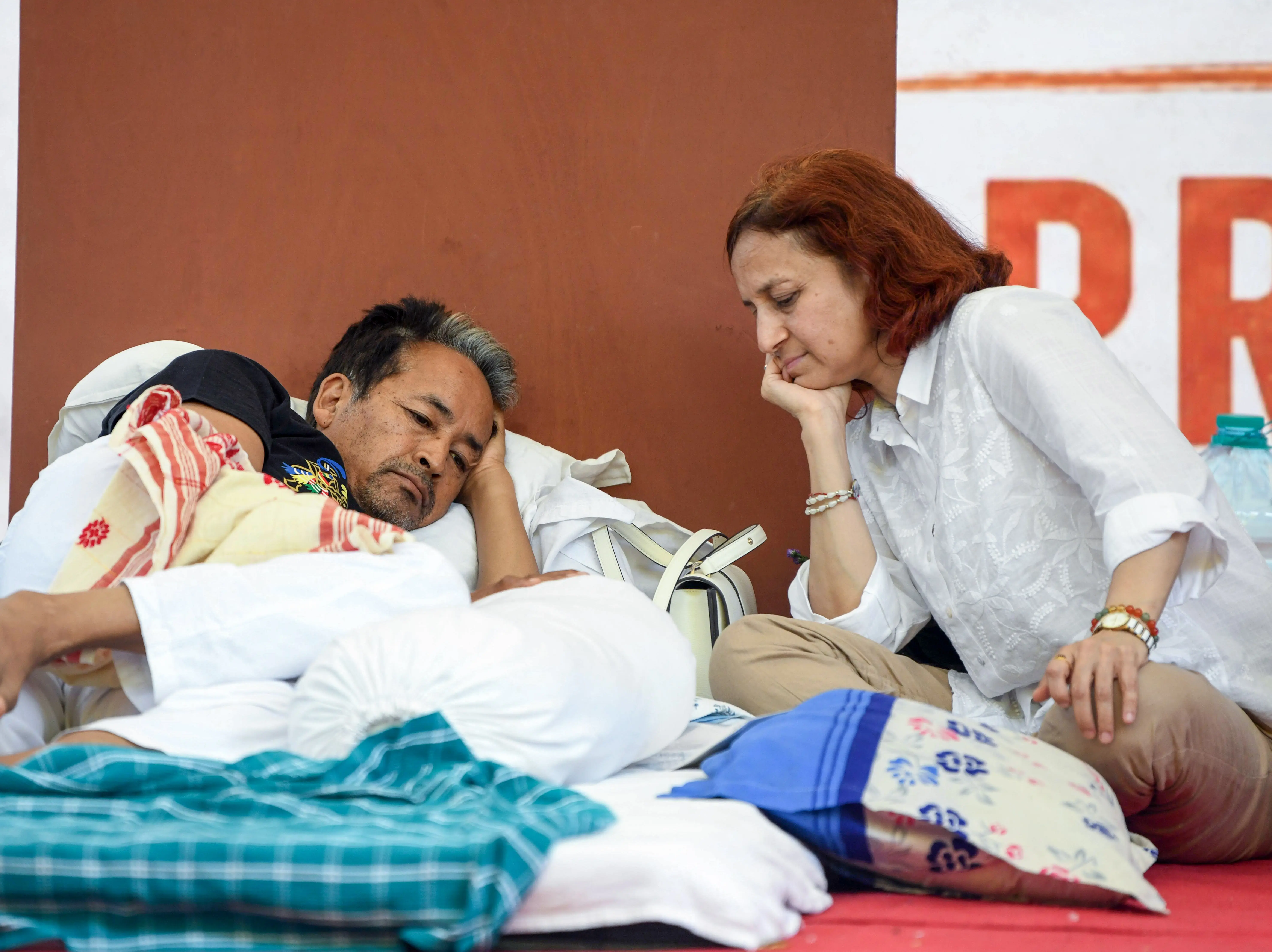Sonam Wangchuk refuses intravenous fluids; wife says he will continue hunger strike Sonam Wangchuk refuses intravenous fluids; wife says he will continue hunger strike