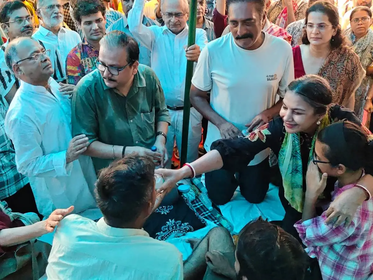 Student union leaders call off hunger strike at Jantar Mantar after civil society appeal, but protest continues Student union leaders call off hunger strike at Jantar Mantar after civil society appeal, but protest continues
