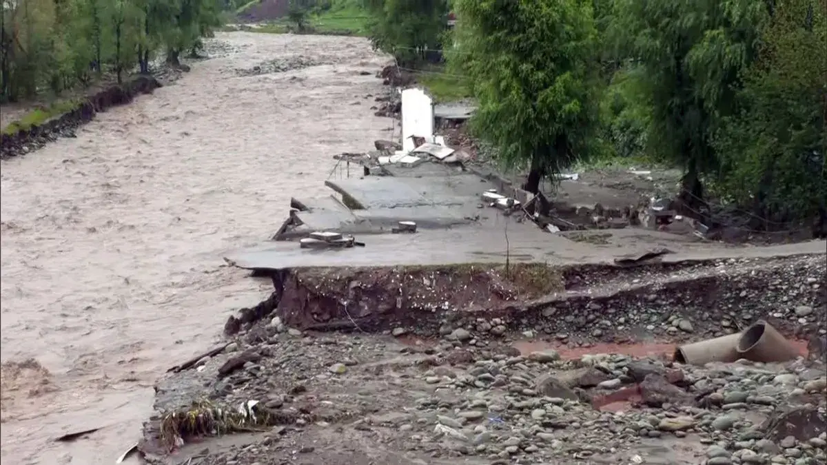 Heavy rain batters J&K, disrupts highway traffic; rescue operations continue in Poonch, Katra records 245.6 mm in three days