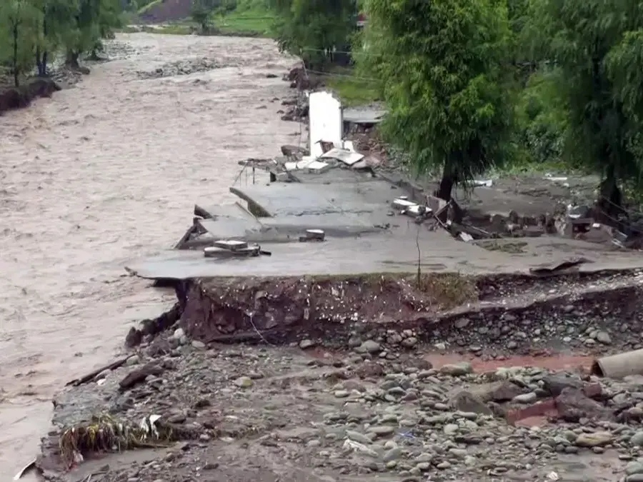 Heavy rain batters J&K, disrupts highway traffic; rescue operations continue in Poonch, Katra records 245.6 mm in three days Heavy rain batters J&K, disrupts highway traffic; rescue operations continue in Poonch, Katra records 245.6 mm in three days