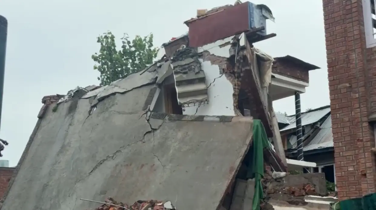 Security forces demolish houses of two active LeT terrorists in Anantnag