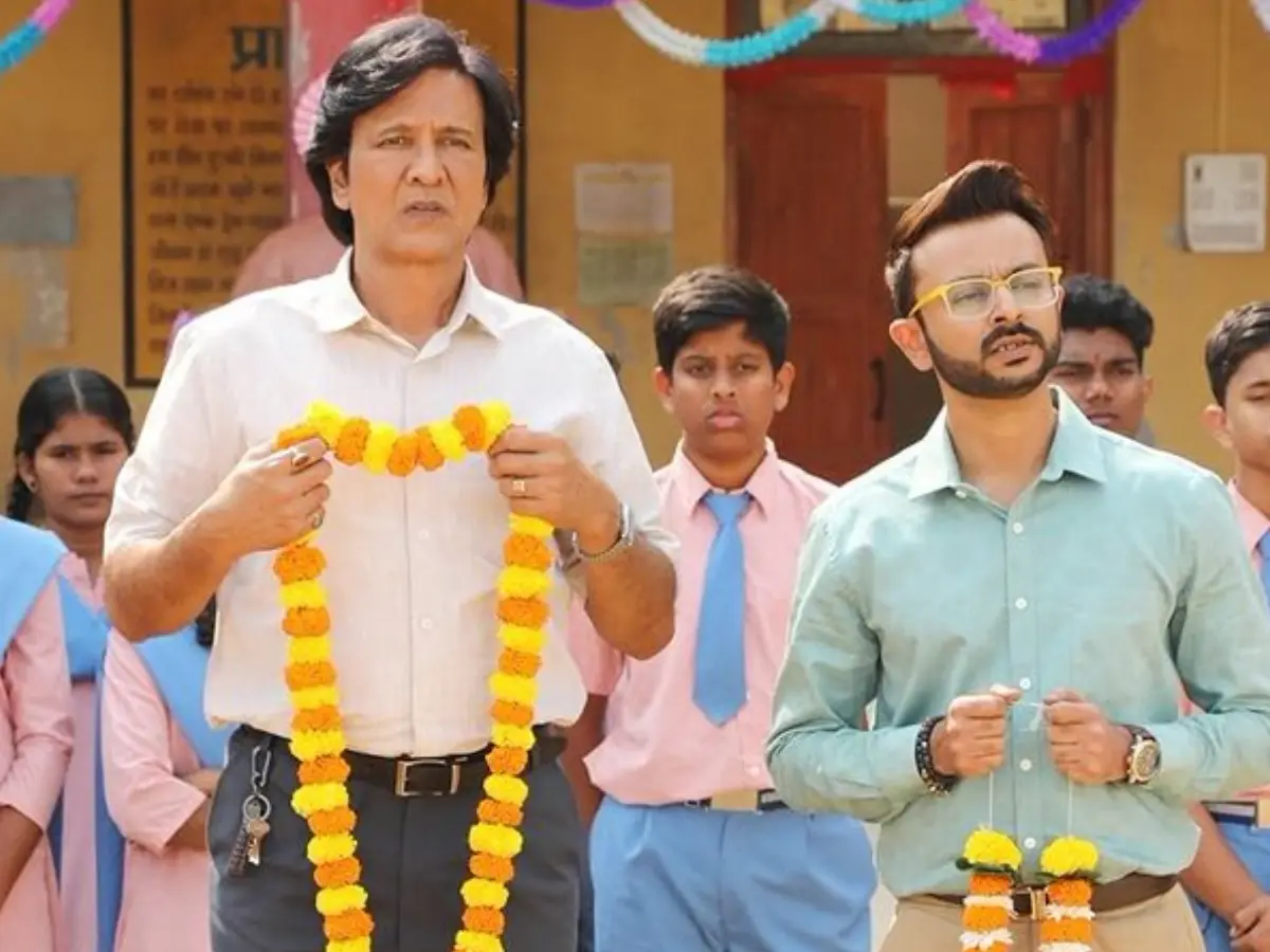 Adarsh Baal Vidyalaya review: Kay Menon teaches, trolls, and questions our education system Adarsh Baal Vidyalaya review: Kay Menon teaches, trolls, and questions our education system