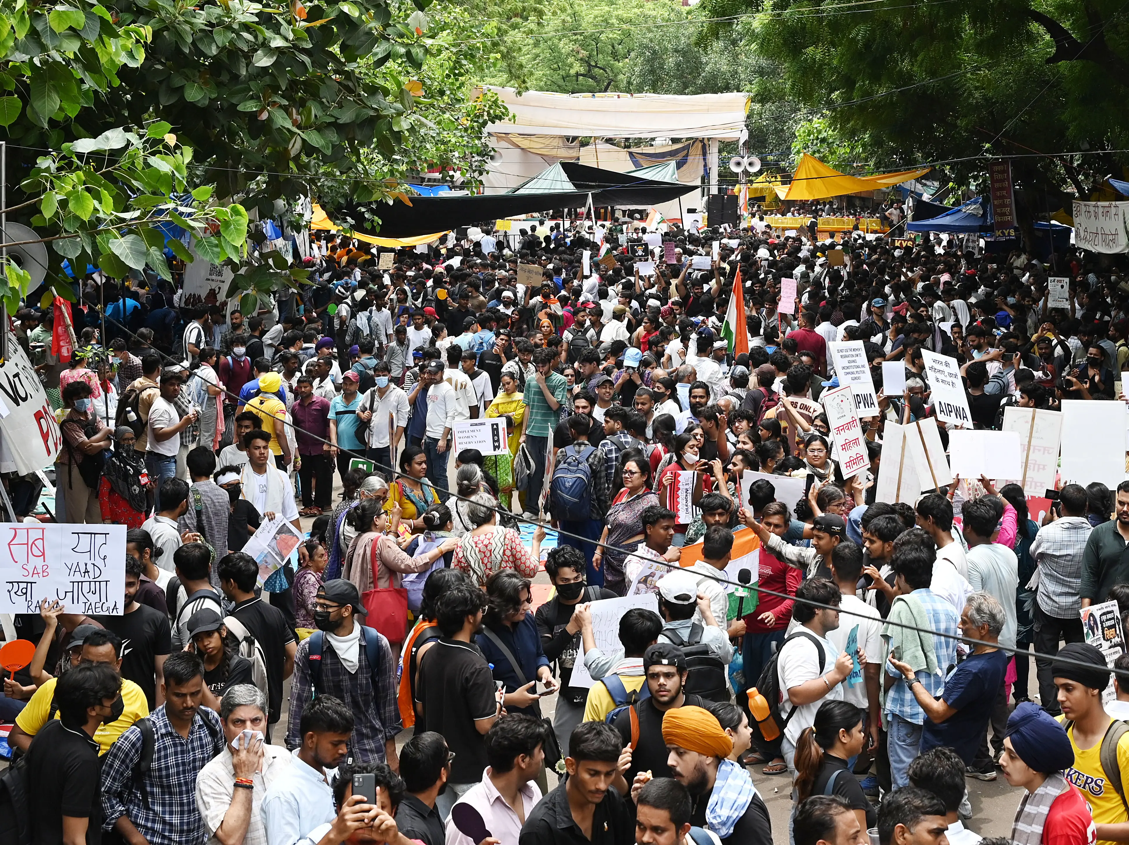 Delhi NEET protests: How Bluetooth mesh apps kept communication alive without internet Delhi NEET protests: How Bluetooth mesh apps kept communication alive without internet