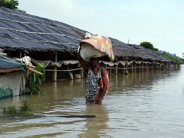Assam flood deaths rise to 61; 80,000 still stranded without relief Assam flood deaths rise to 61; 80,000 still stranded without relief