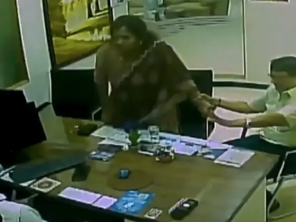 DMK founder Karunanidhi’s granddaughter booked for slapping SBI branch manager | Video DMK founder Karunanidhi’s granddaughter booked for slapping SBI branch manager | Video