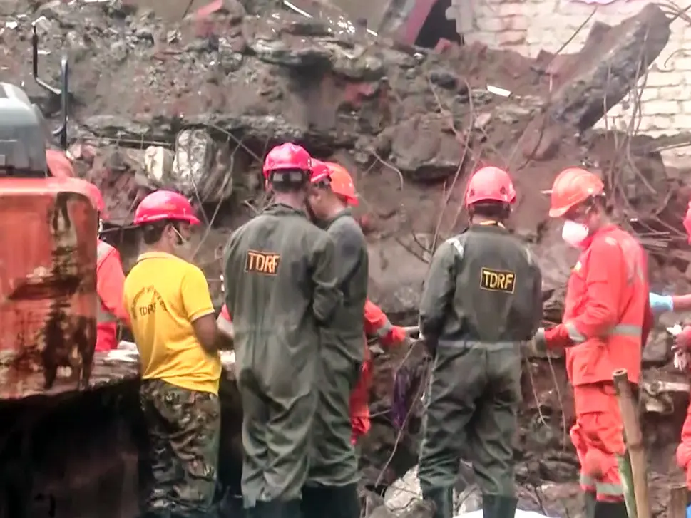 Nine dead after residential building collapses in Maharashtra's Bhiwandi Nine dead after residential building collapses in Maharashtra's Bhiwandi