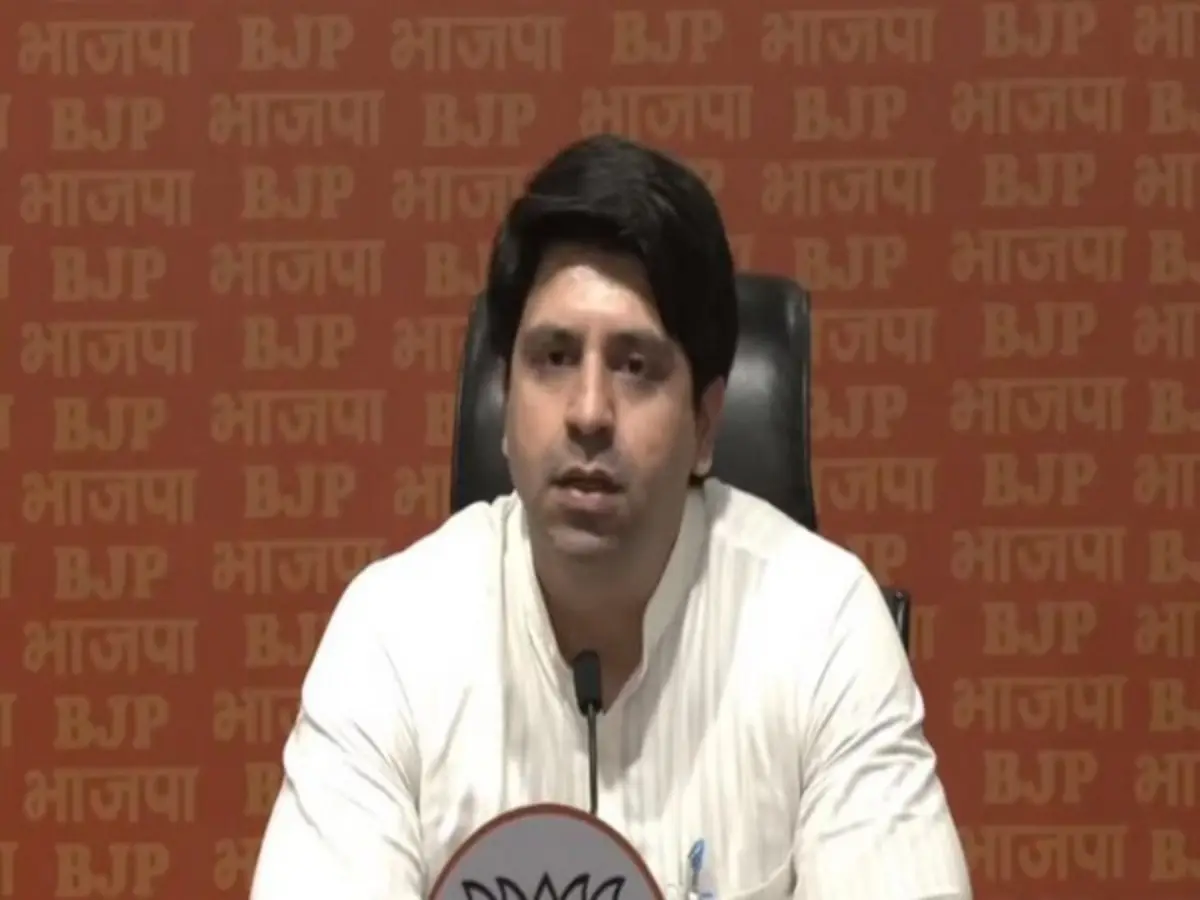 Shehzad Poonawalla, BJP's national spokesperson quits politics? Here's what sparked social media buzz Shehzad Poonawalla, BJP's national spokesperson quits politics? Here's what sparked social media buzz