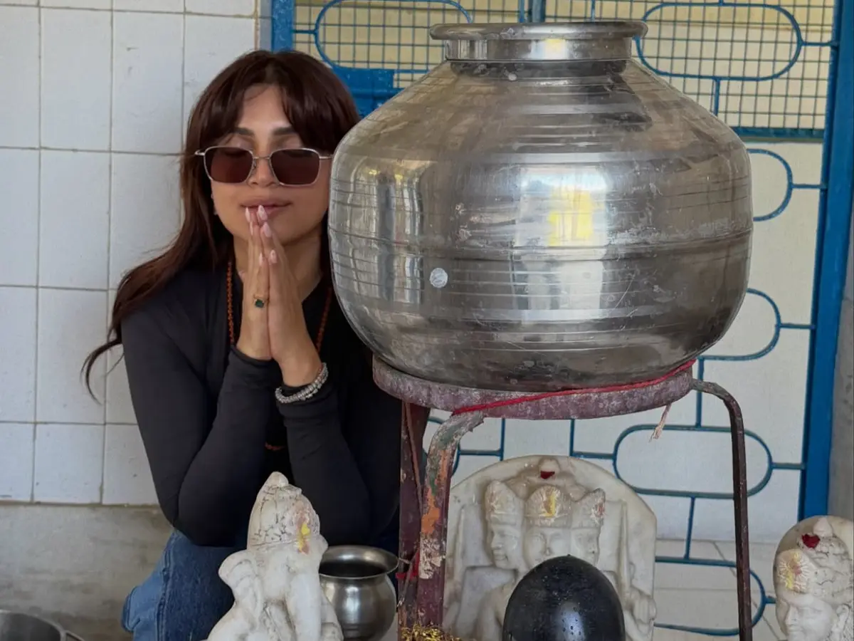 'Aesthetic pooja'? Internet trolls Bhumi Pednekar for wearing sunglasses during temple visit 'Aesthetic pooja'? Internet trolls Bhumi Pednekar for wearing sunglasses during temple visit
