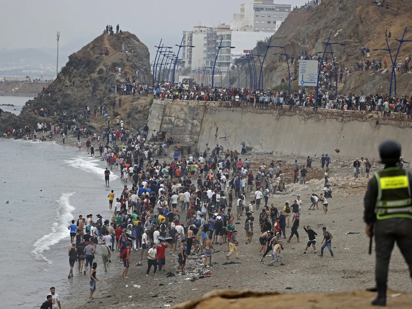 60,000 migrants from Morocco flood Spain's Ceuta, EU calls influx unacceptable, Trump warns US 60,000 migrants from Morocco flood Spain's Ceuta, EU calls influx unacceptable, Trump warns US