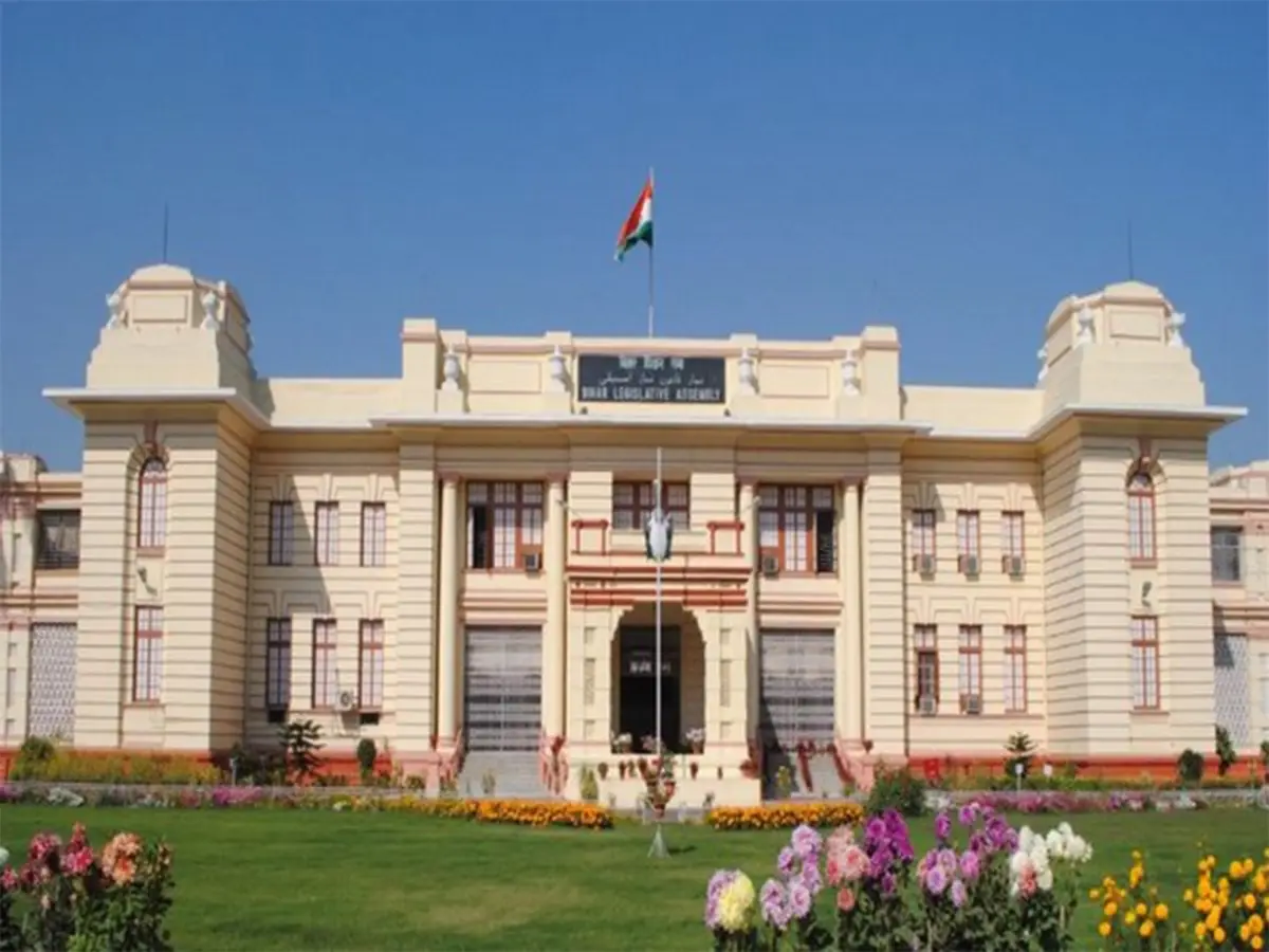 Can a minister who is not an MLA or MLC hold cabinet berth for more than 6 months? WION Decodes Can a minister who is not an MLA or MLC hold cabinet berth for more than 6 months? WION Decodes