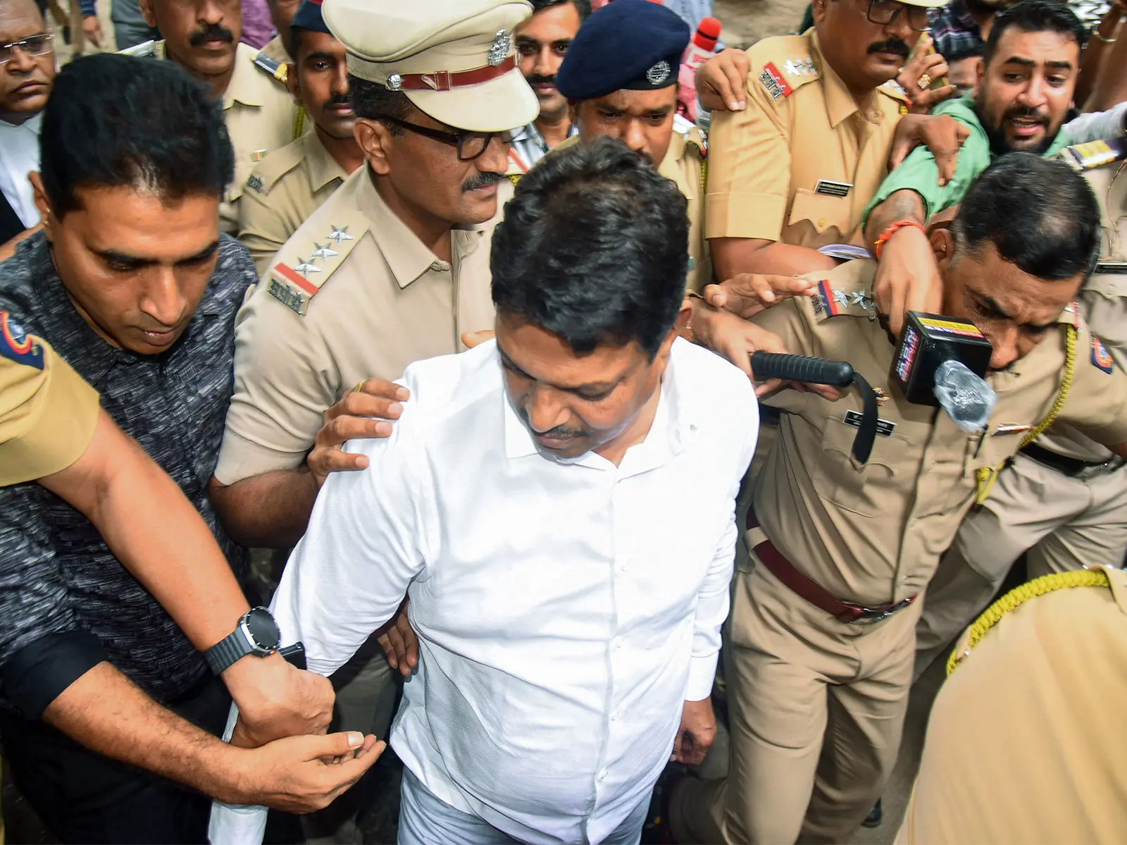 Bombay High Court grants bail to Shiv Sena corporator Ramesh Mhatre, three others in Dombivli doctors’ assault case Bombay High Court grants bail to Shiv Sena corporator Ramesh Mhatre, three others in Dombivli doctors’ assault case