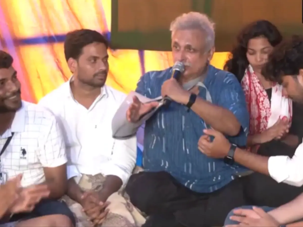 Piyush Mishra joins JPSC-JSSC protest in Ranchi, sings Aarambh Hai Prachand, Ik Bagal for students