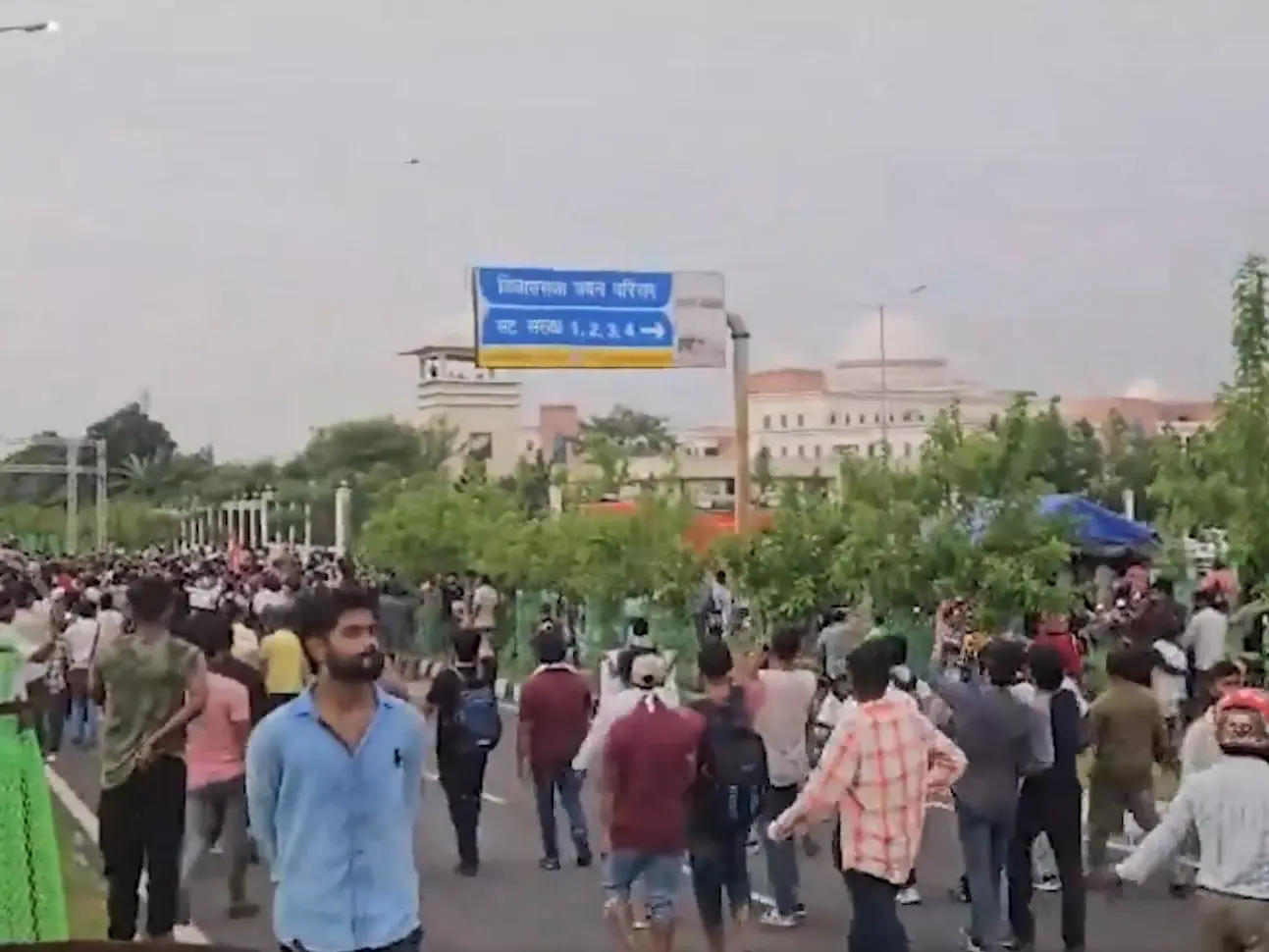 Jharkhand protesters enter assembly premises, brave lathicharge and tear gas; CID arrests ex-JPSC chief Jharkhand protesters enter assembly premises, brave lathicharge and tear gas; CID arrests ex-JPSC chief