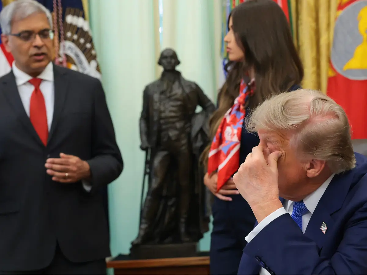 Trump dozes off in Oval Office again, as RFK Jr shakes uncontrollably - Watch Trump dozes off in Oval Office again, as RFK Jr shakes uncontrollably - Watch