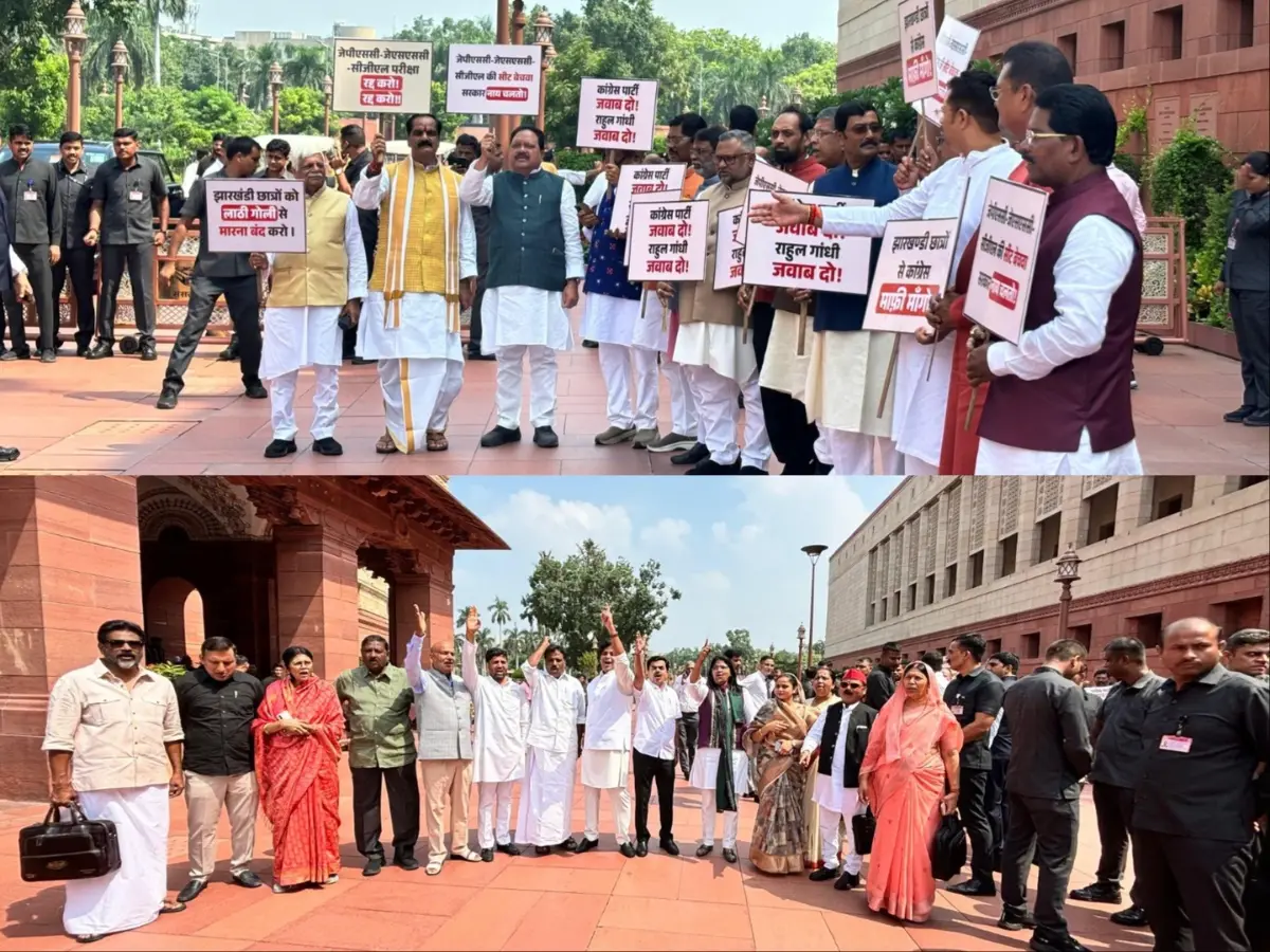 '56 inch ka chhota bandar vs Jharkhand pe jawab do': Protest marks last day of Monsoon Session as it ends in washout '56 inch ka chhota bandar vs Jharkhand pe jawab do': Protest marks last day of Monsoon Session as it ends in washout