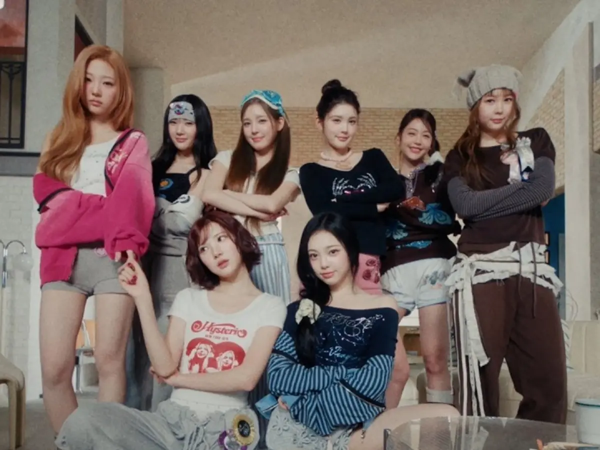 Why is K-pop girl group Hearts2Hearts facing backlash over Afro-style wigs? Controversy explained Why is K-pop girl group Hearts2Hearts facing backlash over Afro-style wigs? Controversy explained