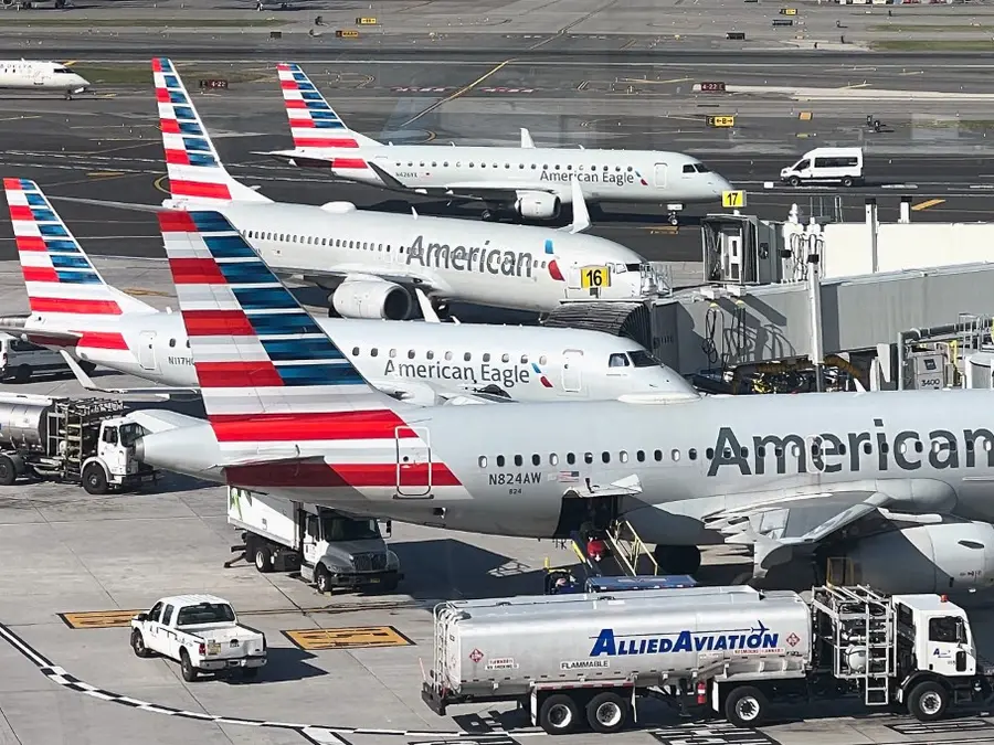 Two American airlines jets nearly cross paths after flight number mix-up over Phoenix