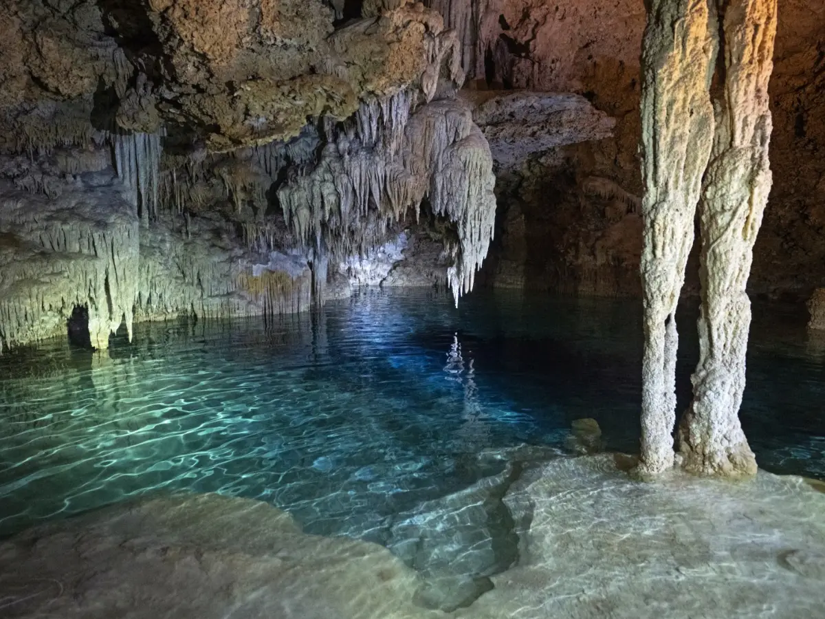Mexican man missing for 15 days found alive inside 328-foot-deep underwater sinkhole Mexican man missing for 15 days found alive inside 328-foot-deep underwater sinkhole