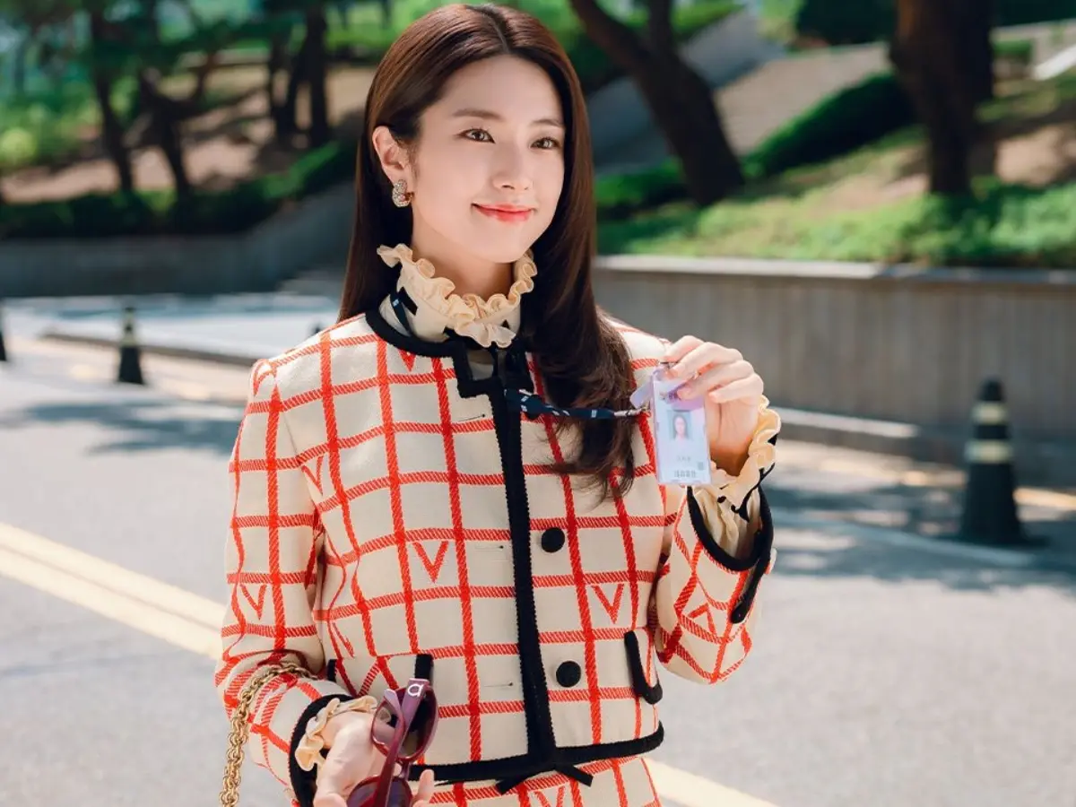 Ha Young controversy: Actress reportedly breaks down during filming as backlash over family history continues Ha Young controversy: Actress reportedly breaks down during filming as backlash over family history continues