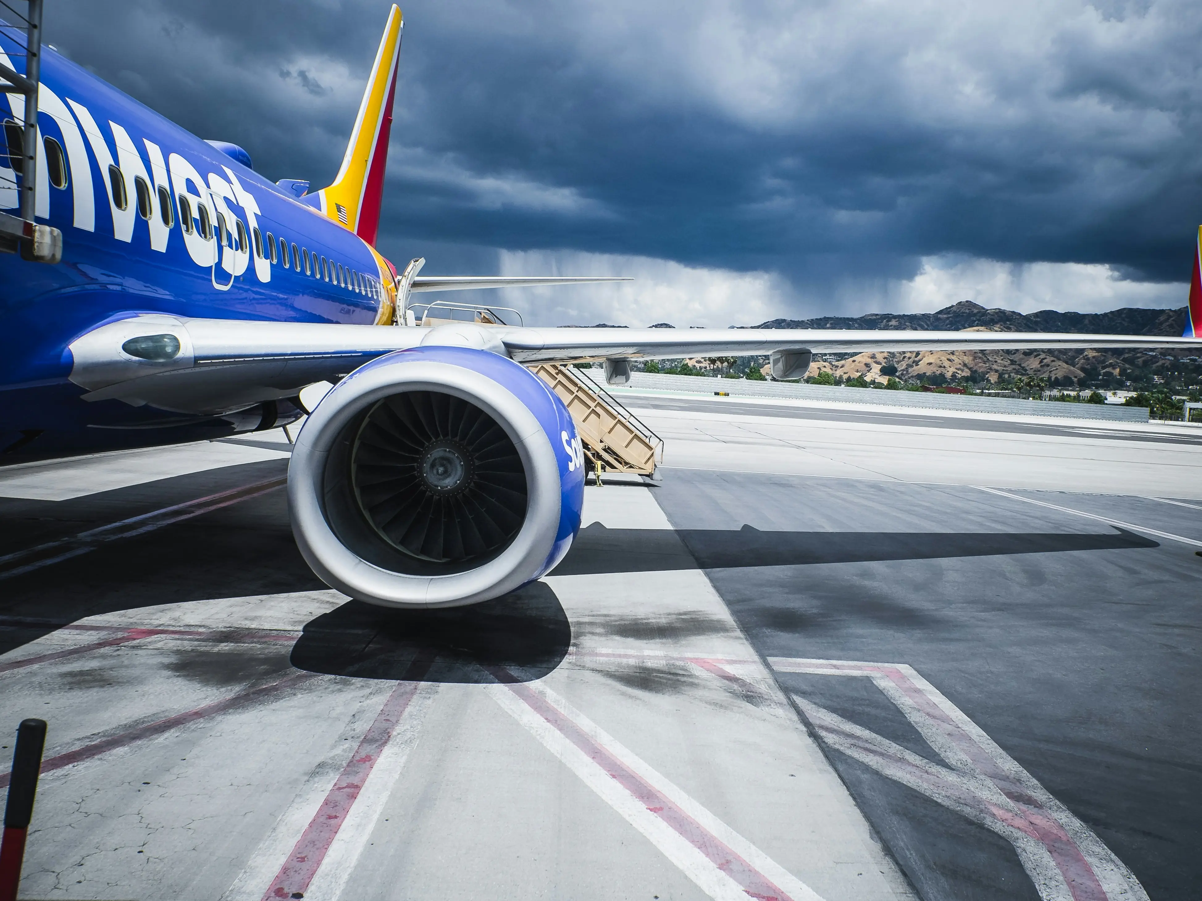 Southwest Captain stripped and watched porn in cockpit. Pilot union wants to punish female co-pilot who reported him Southwest Captain stripped and watched porn in cockpit. Pilot union wants to punish female co-pilot who reported him
