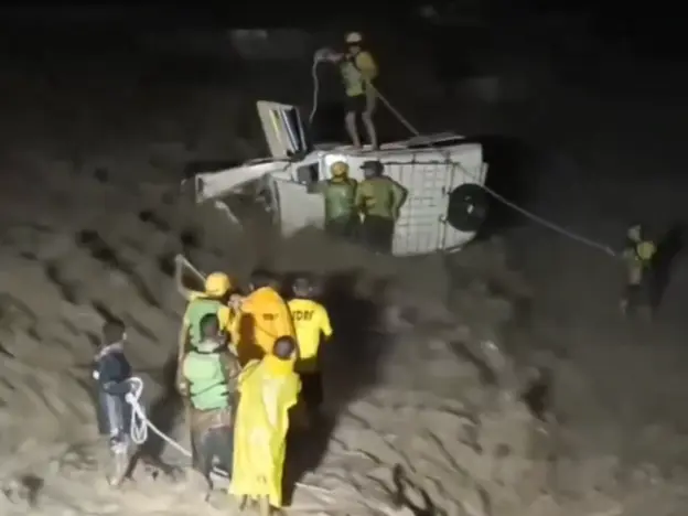 SDRF ‘angels’ brave swollen Bein River to save 2 trapped in overturned car - WATCH SDRF ‘angels’ brave swollen Bein River to save 2 trapped in overturned car - WATCH