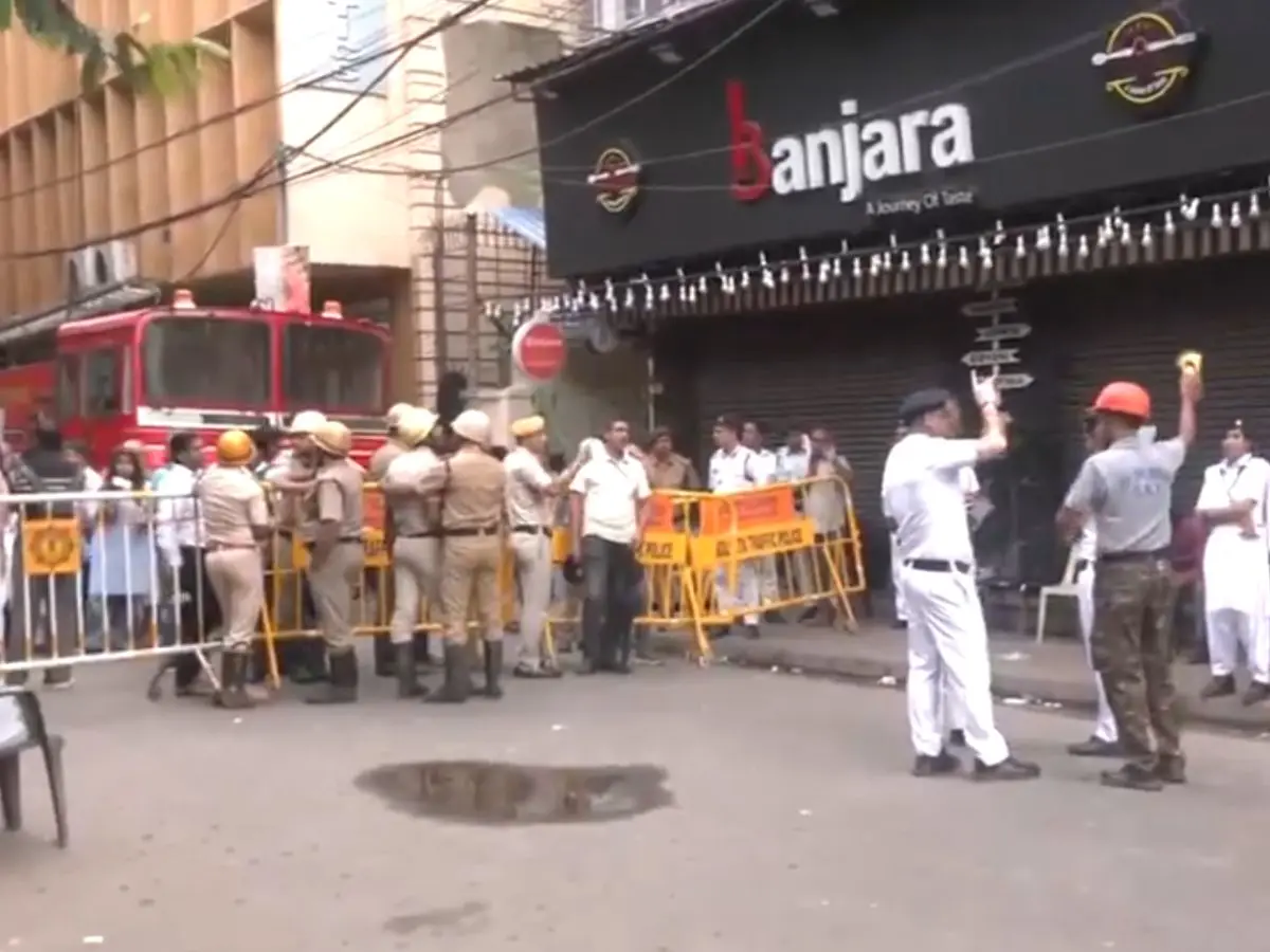 Severe fire at Hotel Shikha Inn in Kolkata’s New Market claims nine lives Severe fire at Hotel Shikha Inn in Kolkata’s New Market claims nine lives
