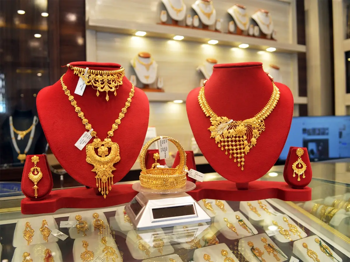 Burglars in Gujarat get trapped inside jewellery shop, call police for help Burglars in Gujarat get trapped inside jewellery shop, call police for help