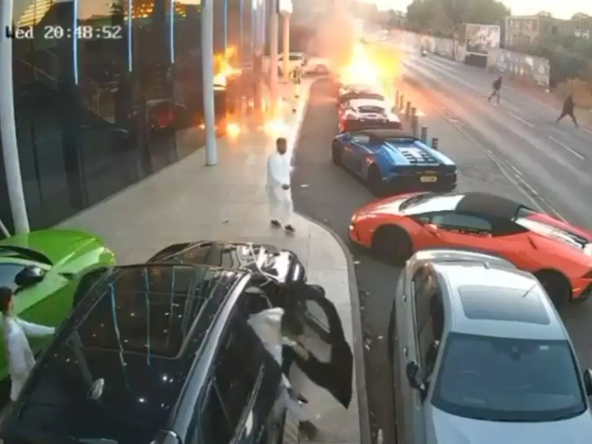WATCH | Ferrari, McLaren petrol-bombed at Pakistani wedding in Birmingham, CCTV footage captures scary visuals WATCH | Ferrari, McLaren petrol-bombed at Pakistani wedding in Birmingham, CCTV footage captures scary visuals
