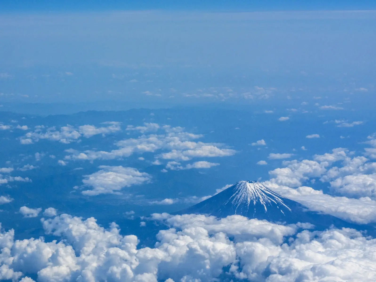 ‘Wait here, I’m going to the summit’: Japanese father leaves tired 7-year-old son alone on Mount Fuji, sparks outrage ‘Wait here, I’m going to the summit’: Japanese father leaves tired 7-year-old son alone on Mount Fuji, sparks outrage