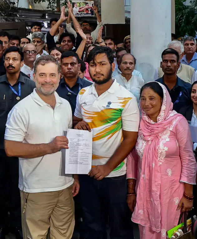 Delhi Police registers FIR over student's alleged pellet injuries after Rahul Gandhi's six-hour dharna