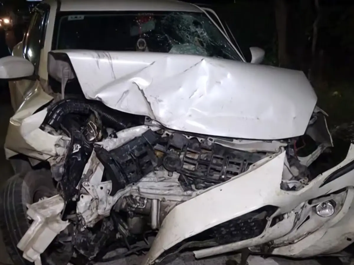 Speeding car crashes through divider, rams into SUV in Delhi, 2 MLAs among 6 injured Speeding car crashes through divider, rams into SUV in Delhi, 2 MLAs among 6 injured