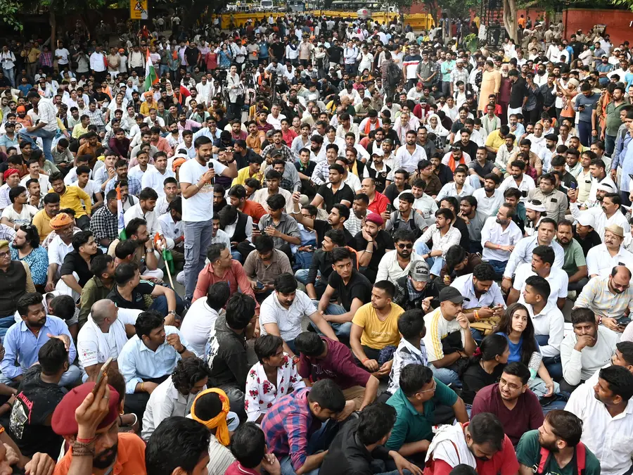 Several detained in Delhi's Connaught Place as 300 gather for anti-reservation protest - VIDEO