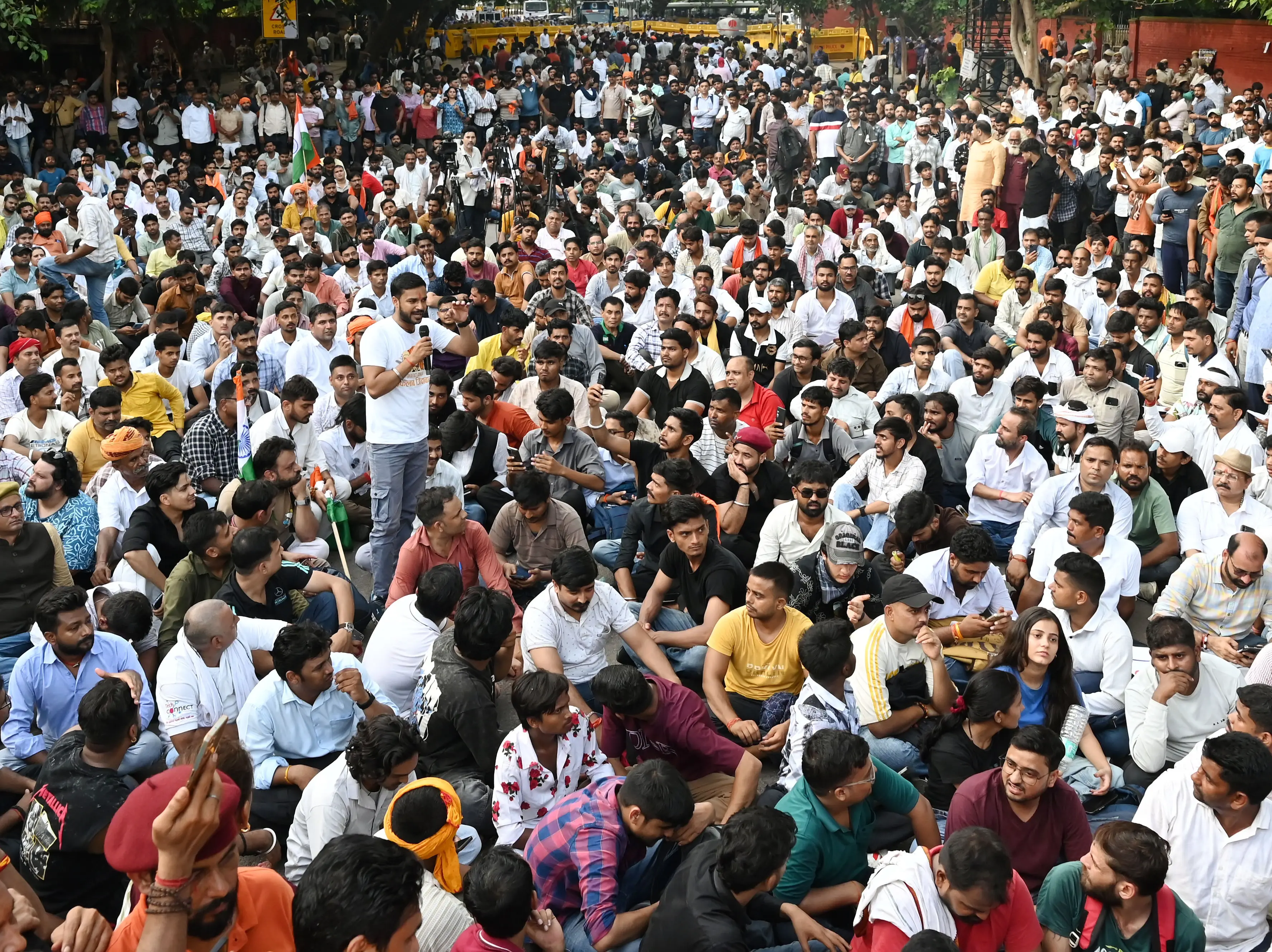 Several detained in Delhi's Connaught Place as 300 gather for anti-reservation protest - VIDEO Several detained in Delhi's Connaught Place as 300 gather for anti-reservation protest - VIDEO