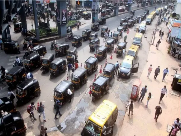 Unofficial auto strike hits Mumbai over Marathi Mandate; CM Fadnavis calms panic