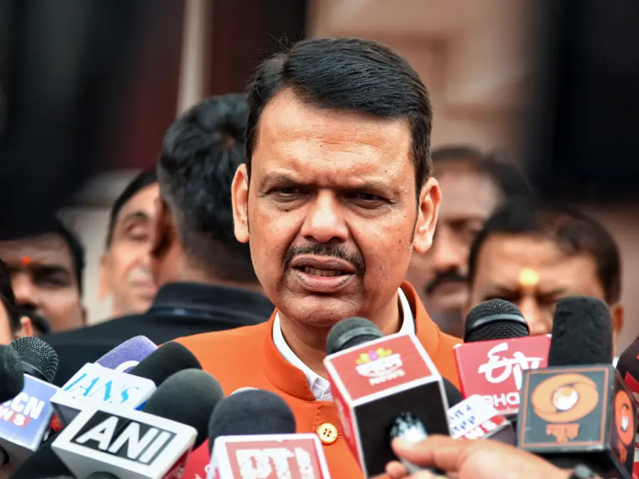 Maharashtra gives auto, cab drivers one year to learn Marathi amid language row