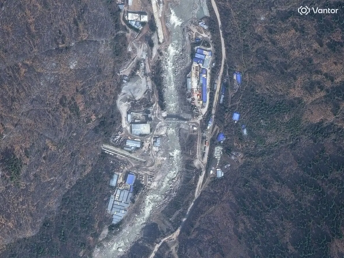 Nepal floods: China warns artificial lake formed after mudslide could breach, send more floodwaters downstream Nepal floods: China warns artificial lake formed after mudslide could breach, send more floodwaters downstream