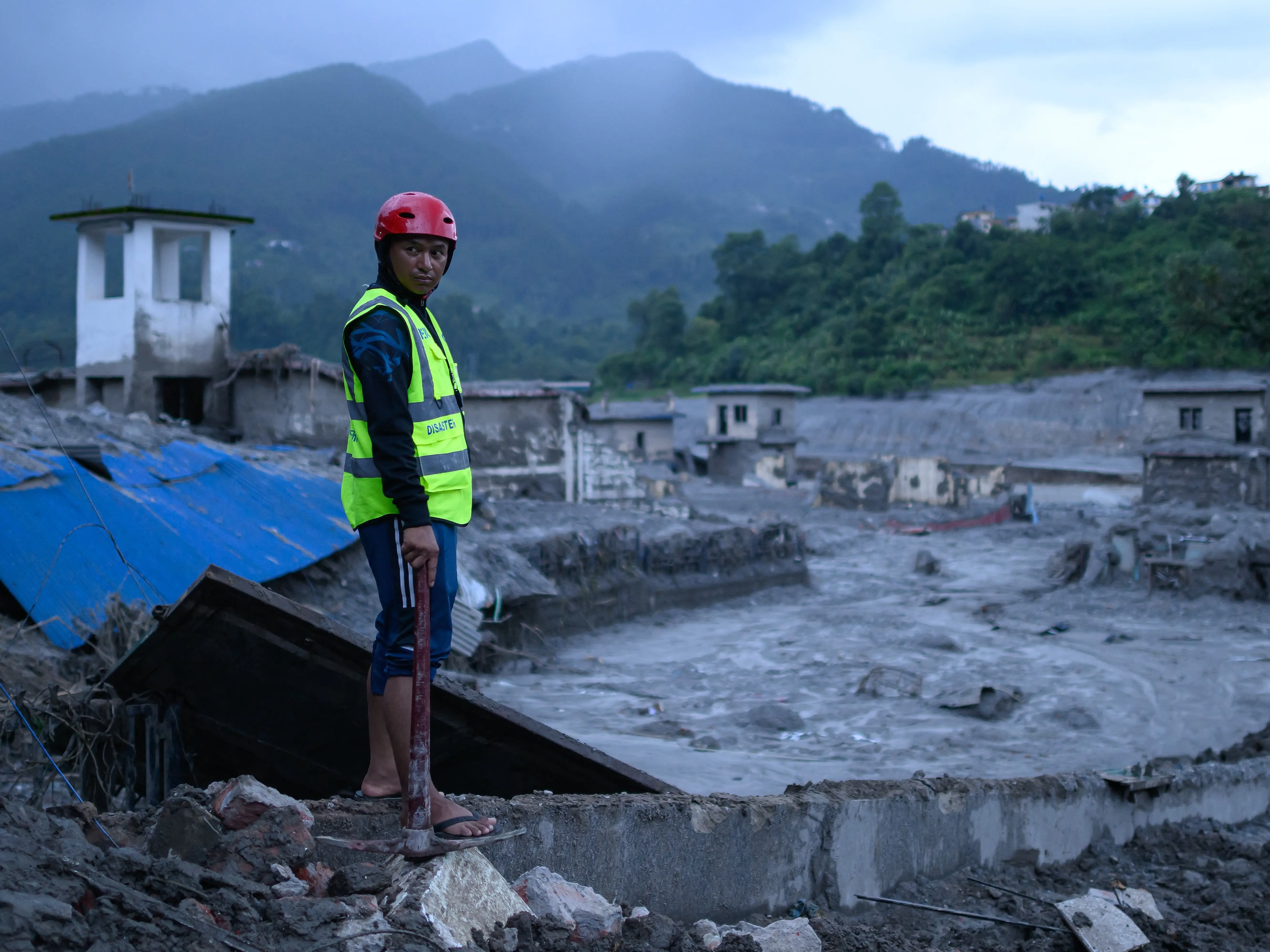 Nepal-Tibet floods: Death toll rises to 750, over 3,000 remain missing as rescuers battle poor weather Nepal-Tibet floods: Death toll rises to 750, over 3,000 remain missing as rescuers battle poor weather