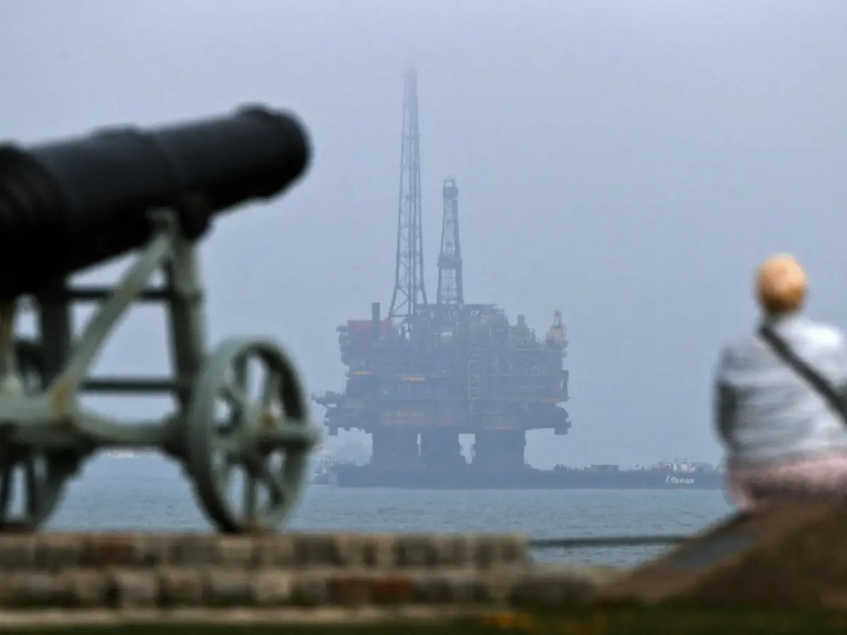 800 overweight oil workers in North Sea could soon be fired. Here's why