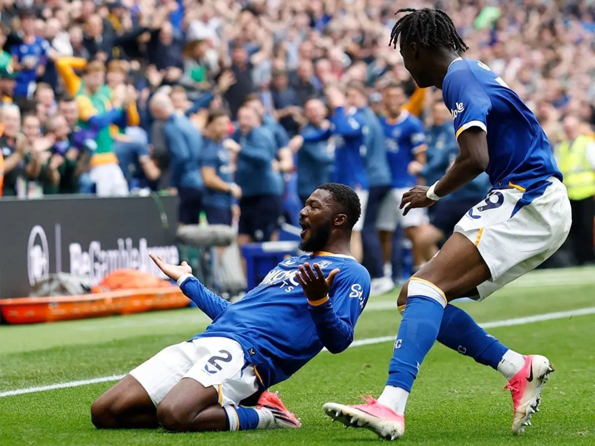 Stoppage-time drama as Maitland-Niles denies Manchester United win at Everton Stoppage-time drama as Maitland-Niles denies Manchester United win at Everton