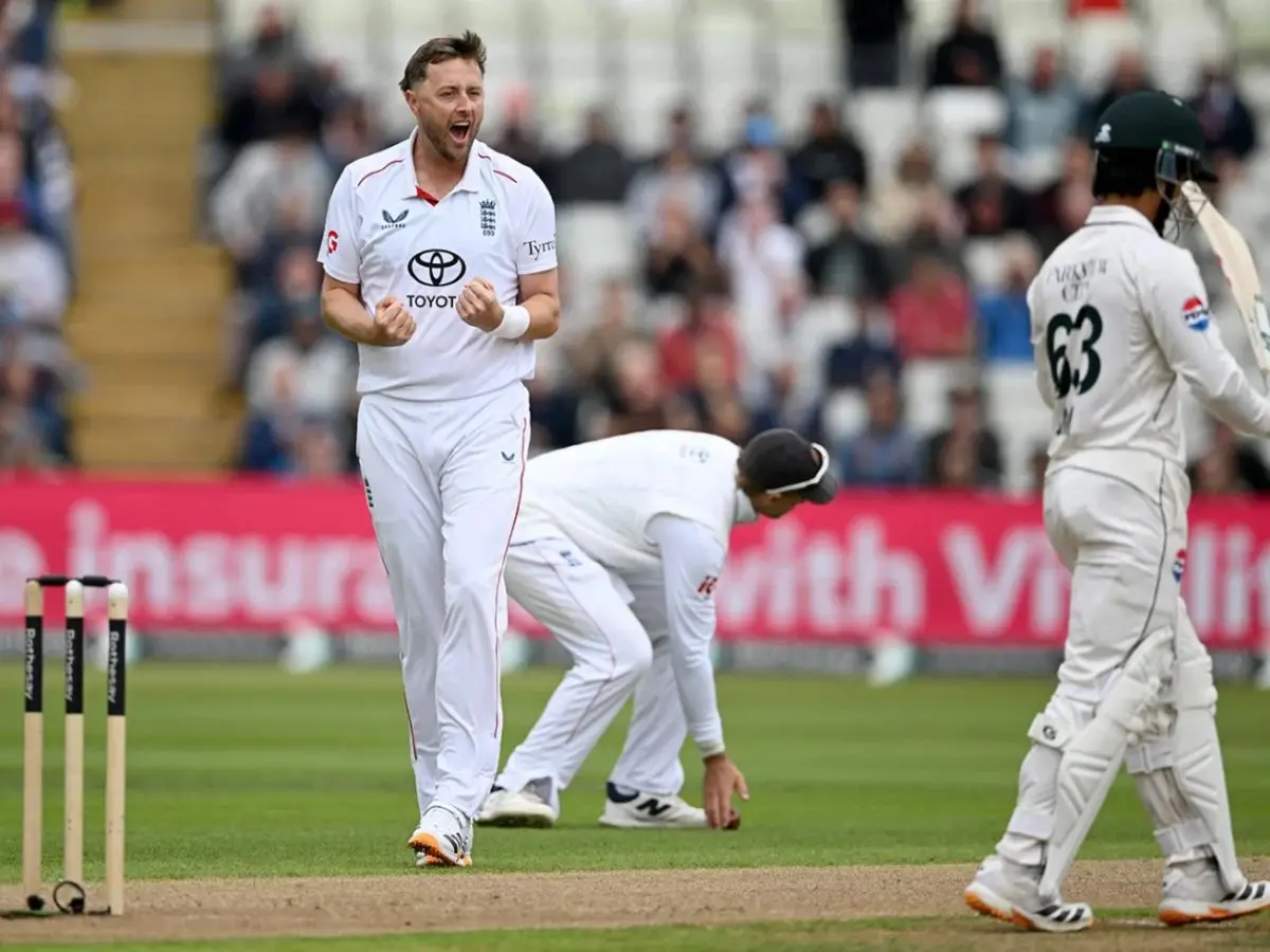Robinson reaches 100 Test wickets as Pakistan collapse to 100/7 in opening session at Edgbaston Robinson reaches 100 Test wickets as Pakistan collapse to 100/7 in opening session at Edgbaston
