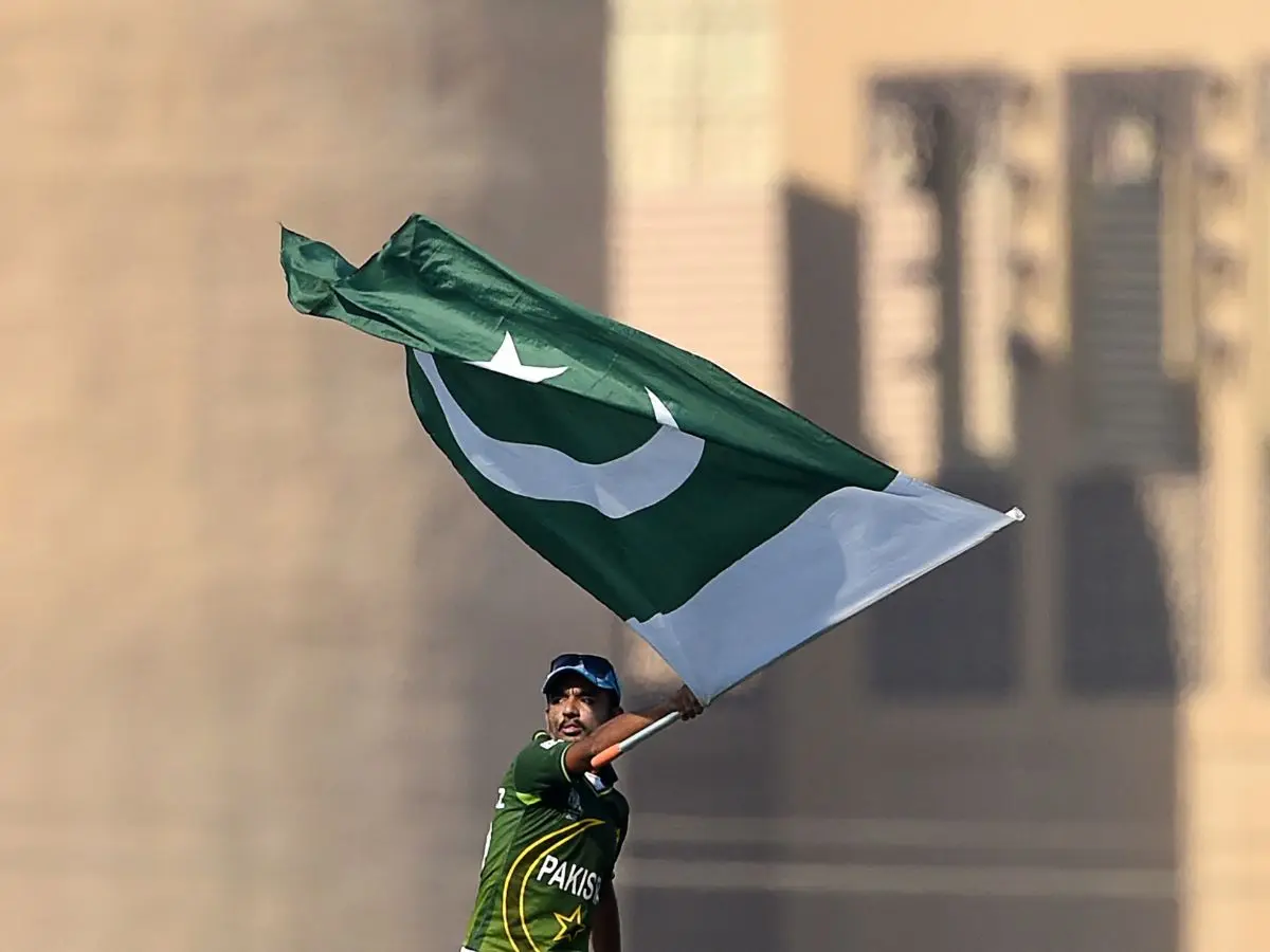 Anti-migrant crowd mistakes Pakistan U-19 squad for asylum seekers at UK hotel