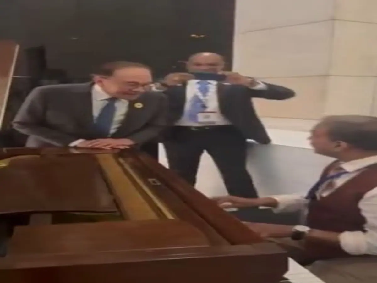 BRICS Summit: Malaysian PM Anwar Ibrahim sings popular Kishore Kumar song, video goes viral BRICS Summit: Malaysian PM Anwar Ibrahim sings popular Kishore Kumar song, video goes viral