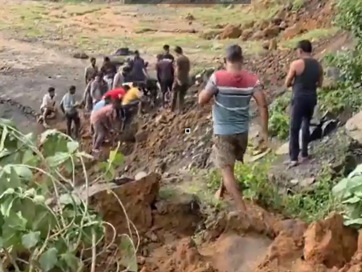 Illegal coal mine collapses in Jharkhand's Dhanbad, at least 2 dead; several feared trapped Illegal coal mine collapses in Jharkhand's Dhanbad, at least 2 dead; several feared trapped