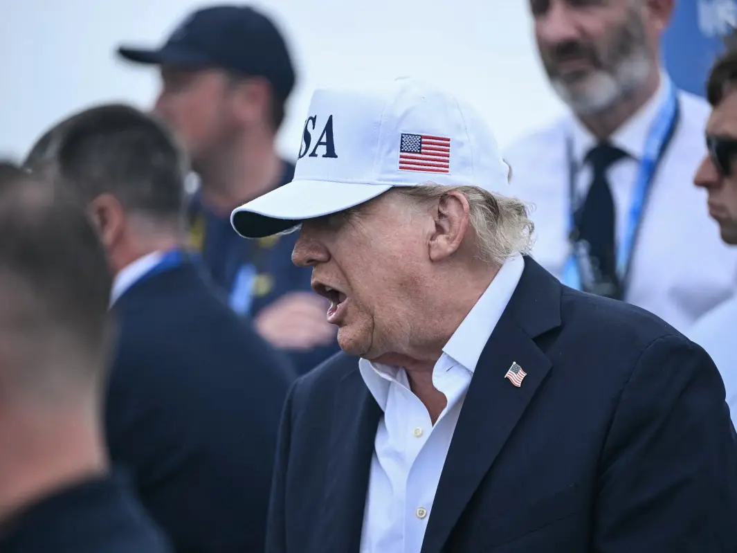 Trump defends Lincoln Memorial pool amid NYT report blaming renovation flaws, not vandalism Trump defends Lincoln Memorial pool amid NYT report blaming renovation flaws, not vandalism