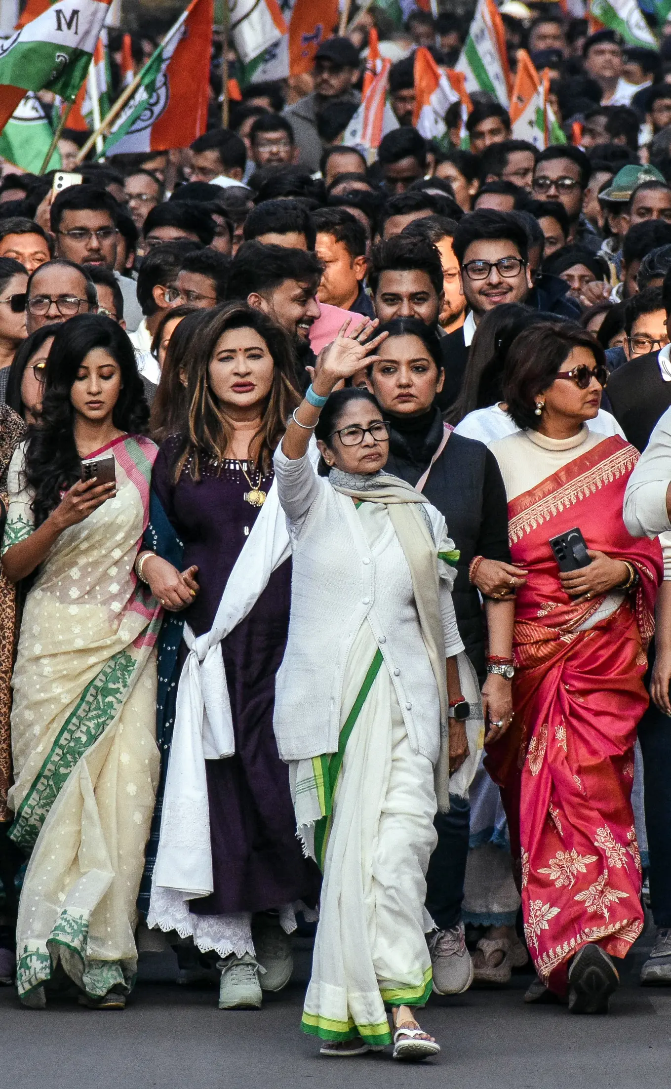 Football player and envelope: Mamata Banerjee's camp, rebels get new name, symbol
