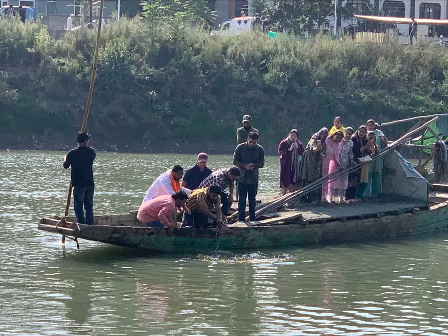 Defying threats, Kashmiri Pandits bring back Ganesh Visarjan in Srinagar