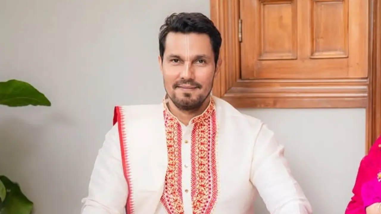 Randeep Hooda arrives in Gujarat for his first National Film Award ...